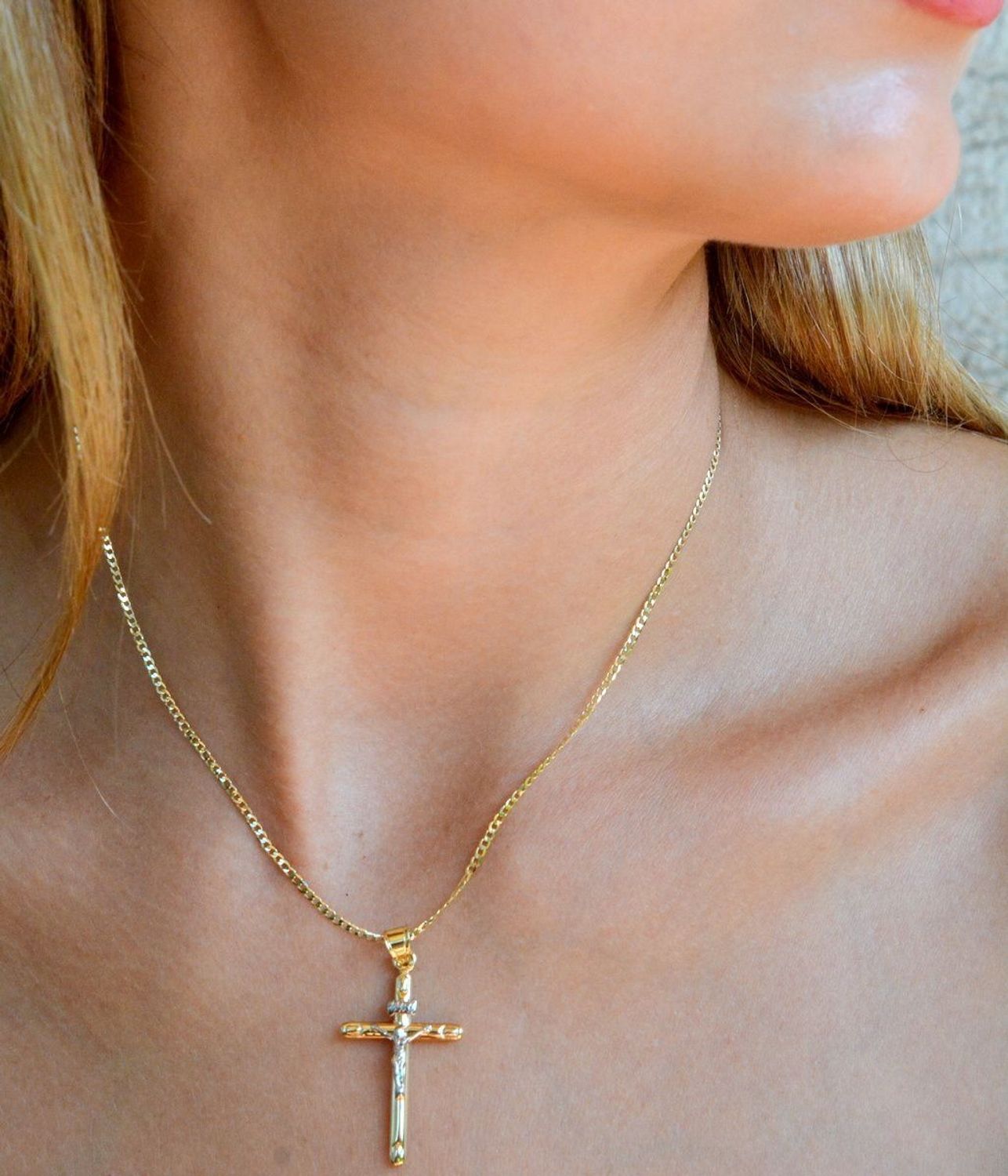 Złota zawieszka krzyżyk 585 z wizerunkiem Jezusa ZA 378B 585. Złoty krzyżyk 585. Złoty krzyżyk zawieszka do łańcuszka. Złota zawieszka krzyżyk. Złoty krzyżyk 585 z wizerunkiem. Krzyżyk złoty na prezent..jpg